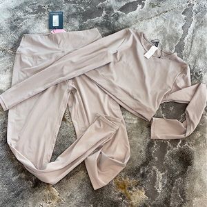 Prettylittlething Taupe pants set